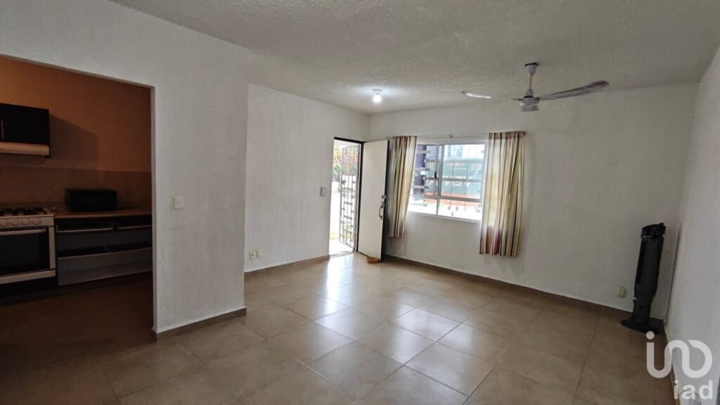 Departamento en Venta Planta Baja 3 Recamaras Amueblado con Alberca y Seguridad en Playa del Carmen