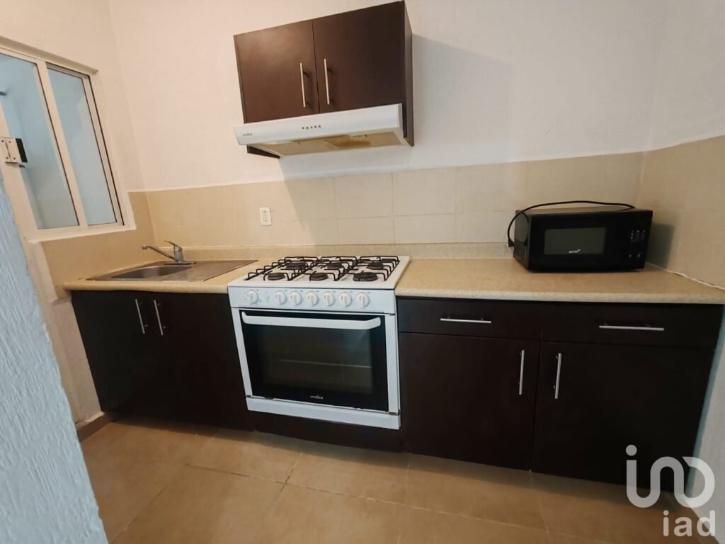 Departamento en Venta Planta Baja 3 Recamaras Amueblado con Alberca y Seguridad en Playa del Carmen