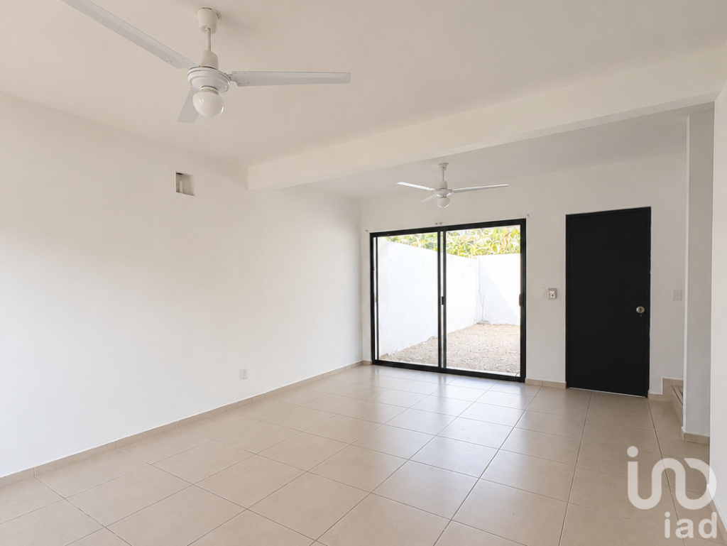 Casa equipada con recámara en planta baja y amenidades en Idilia Residencial