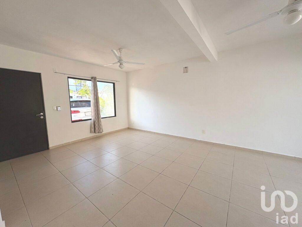 Casa equipada con recámara en planta baja y amenidades en Idilia Residencial