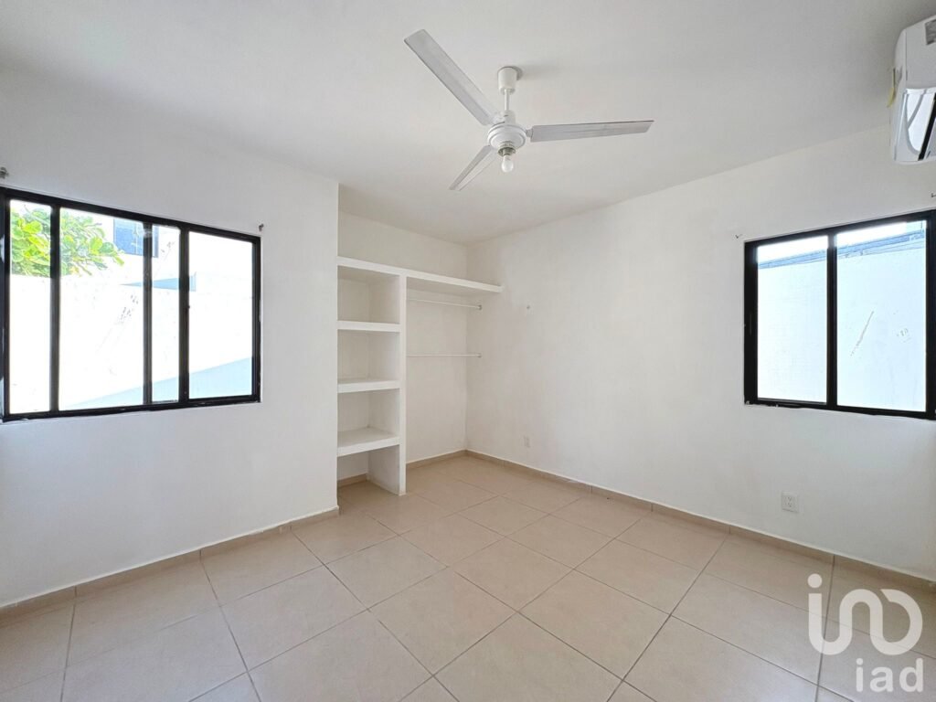 Casa equipada con recámara en planta baja y amenidades en Idilia Residencial