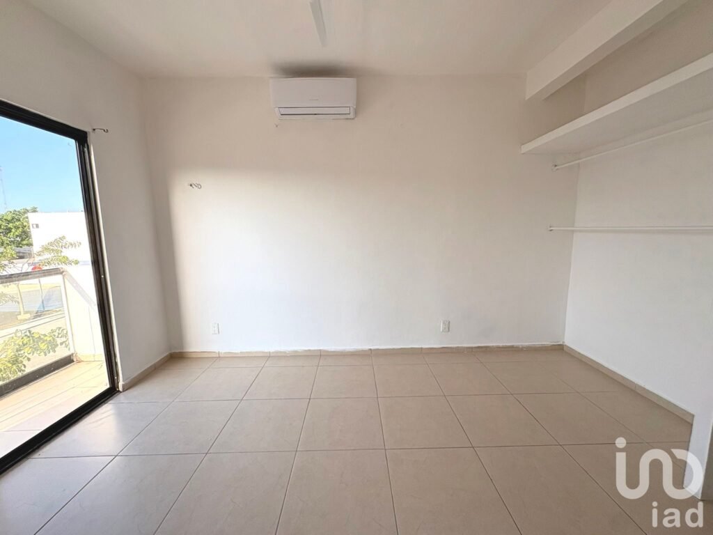 Casa equipada con recámara en planta baja y amenidades en Idilia Residencial