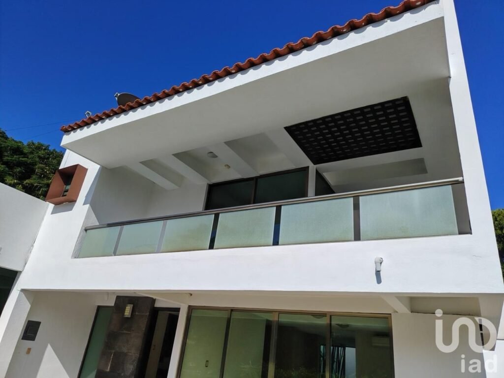 VENTA DE CASA CON ALBERCA EN LAS TERRAZAS