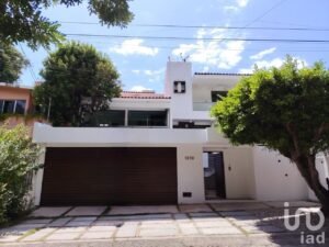 VENTA DE CASA CON ALBERCA EN LAS TERRAZAS VENTA DE CASA CON ALBERCA EN LAS TERRAZAS