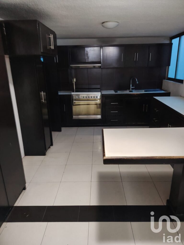 VENTA DE CASA CON ALBERCA EN LAS TERRAZAS