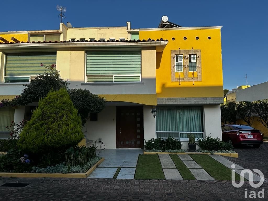 Venta de Casa en Metepec , 4 recámaras, jardín privado y tren a Santa Fe, Metepec Venta de Casa en Metepec , 4 recámaras, jardín privado y tren a Santa Fe, Metepec