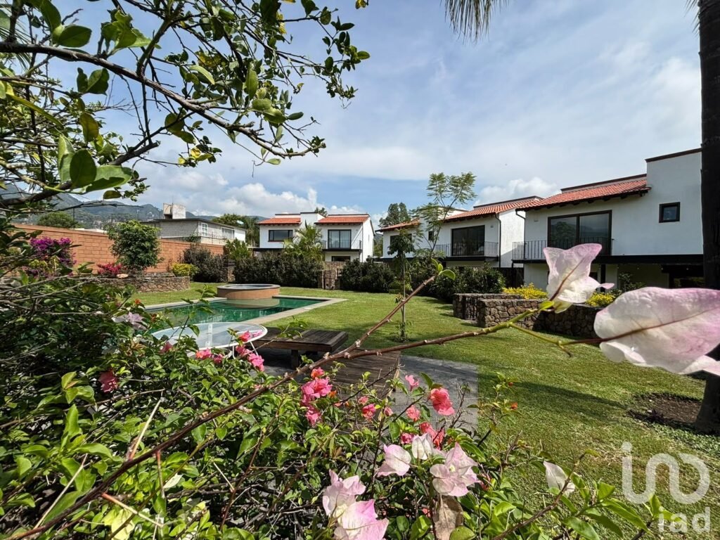 Se vende condominio de 4 casas en Malinalco