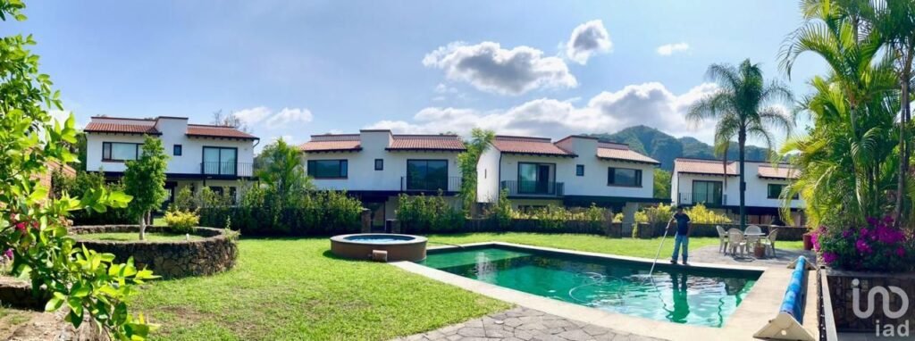 Se vende condominio de 4 casas en Malinalco
