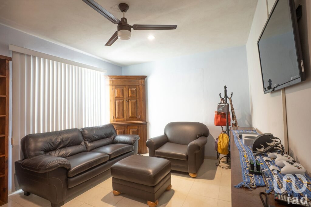 Casa en Venta en Privada, con Piscina, Páneles Solares y Area rentable Independiente, Mérida Yuc