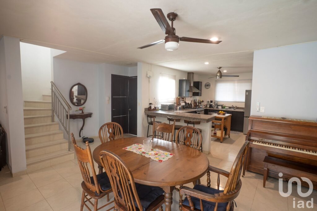 Casa en Venta en Privada, con Piscina, Páneles Solares y Area rentable Independiente, Mérida Yuc
