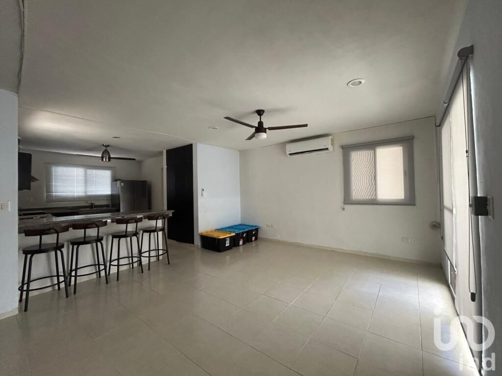 Casa en Venta en Privada, con Piscina, Páneles Solares y Area rentable Independiente, Mérida Yuc