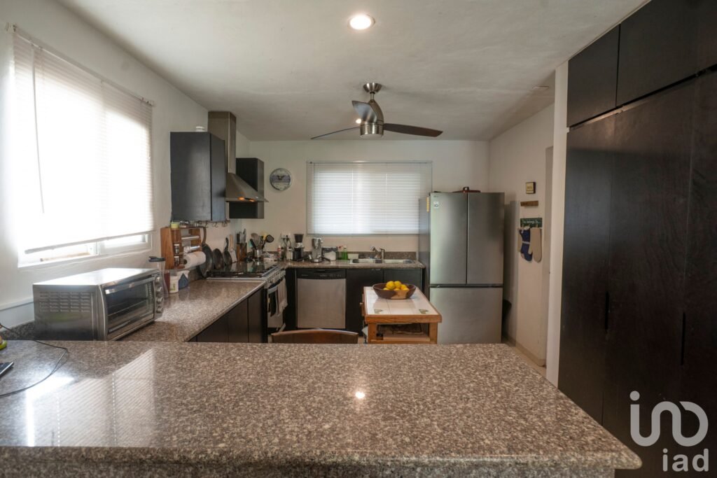 Casa en Venta en Privada, con Piscina, Páneles Solares y Area rentable Independiente, Mérida Yuc