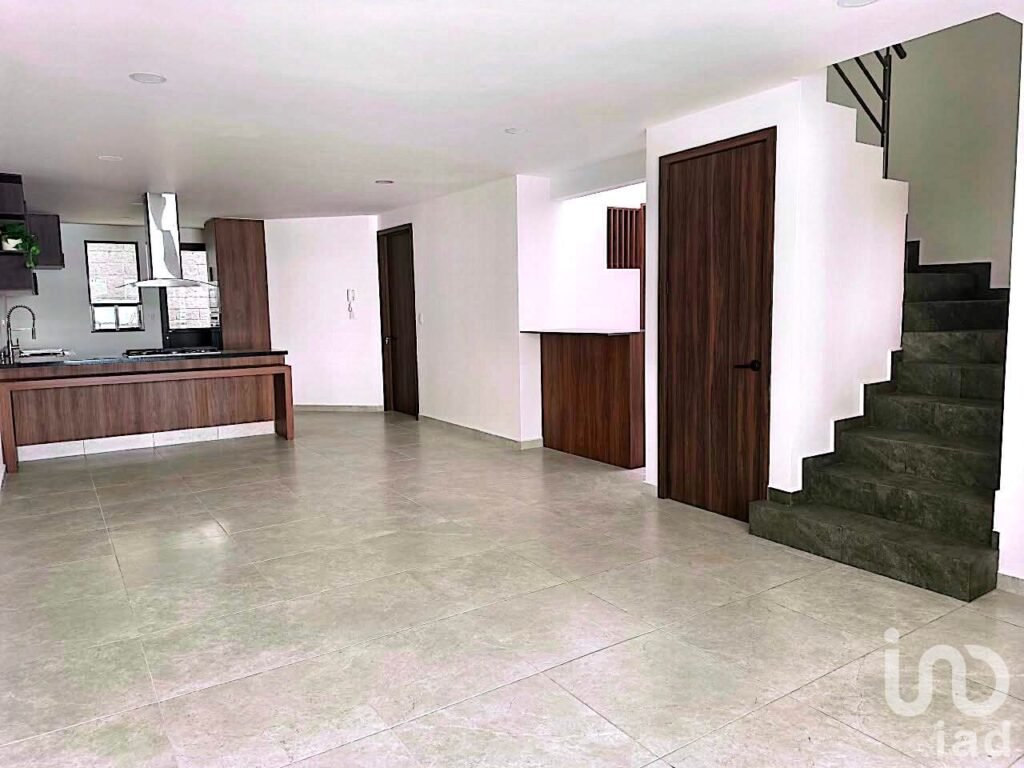CASA EN VENTA DE 4 HAB + ROOF GARDEN | HAB PLANTA BAJA | ZONA SAN PEDRO CHOLULA