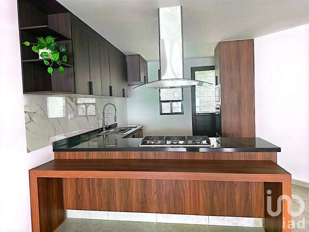 CASA EN VENTA DE 4 HAB + ROOF GARDEN | HAB PLANTA BAJA | ZONA SAN PEDRO CHOLULA