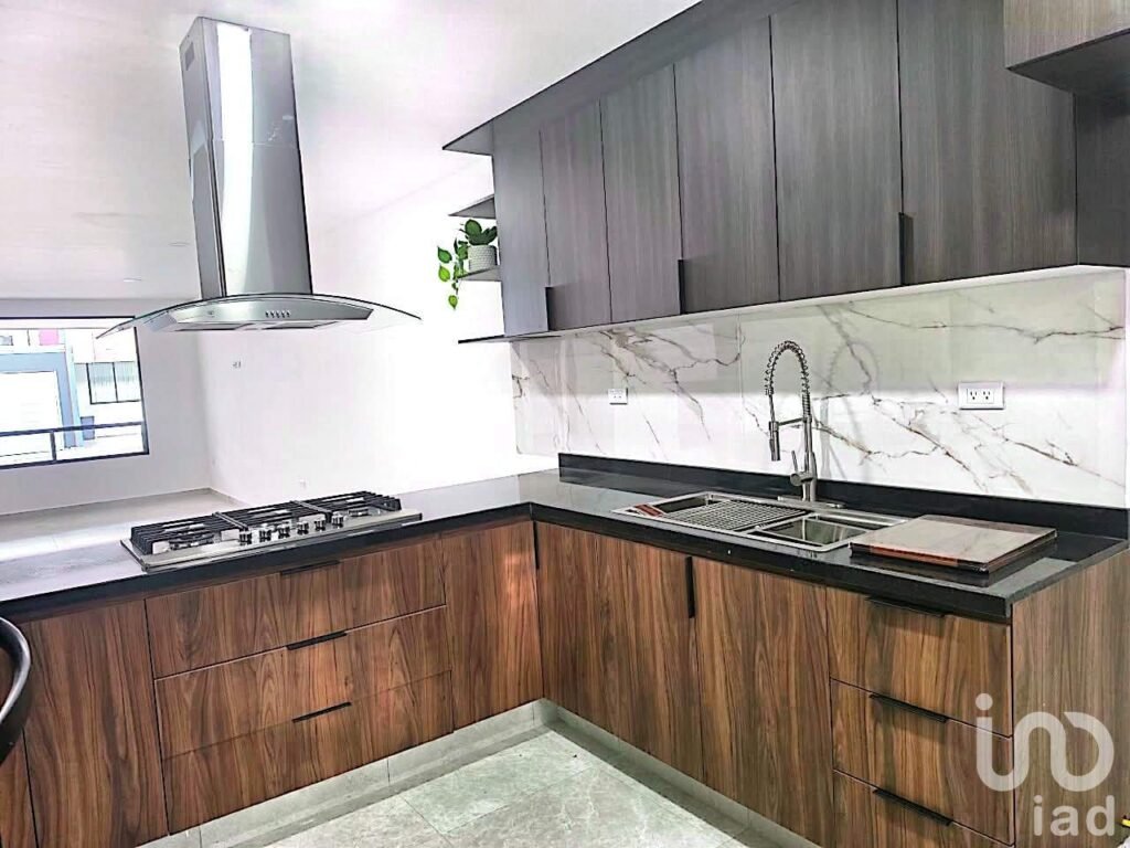 CASA EN VENTA DE 4 HAB + ROOF GARDEN | HAB PLANTA BAJA | ZONA SAN PEDRO CHOLULA