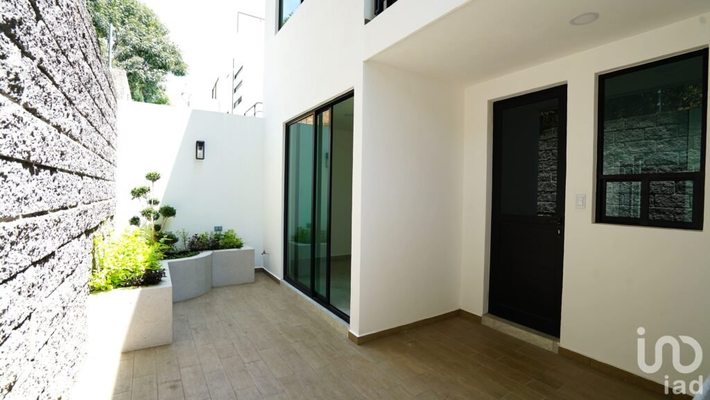 CASA EN VENTA DE 4 HAB + ROOF GARDEN | HAB PLANTA BAJA | ZONA SAN PEDRO CHOLULA