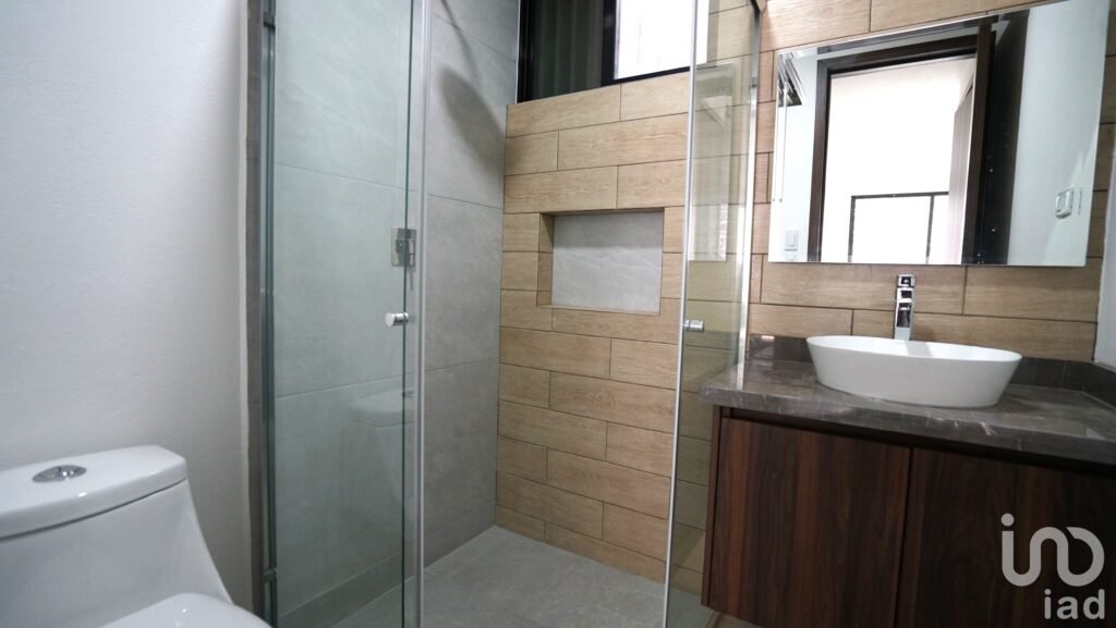 CASA EN VENTA DE 4 HAB + ROOF GARDEN | HAB PLANTA BAJA | ZONA SAN PEDRO CHOLULA
