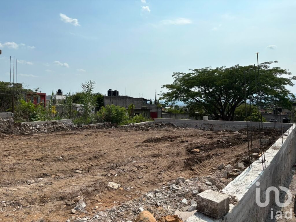 Venta Terreno Comercial col. 3 de Mayo, 764 m2, av. Zapata, frente a la Gasolineria.