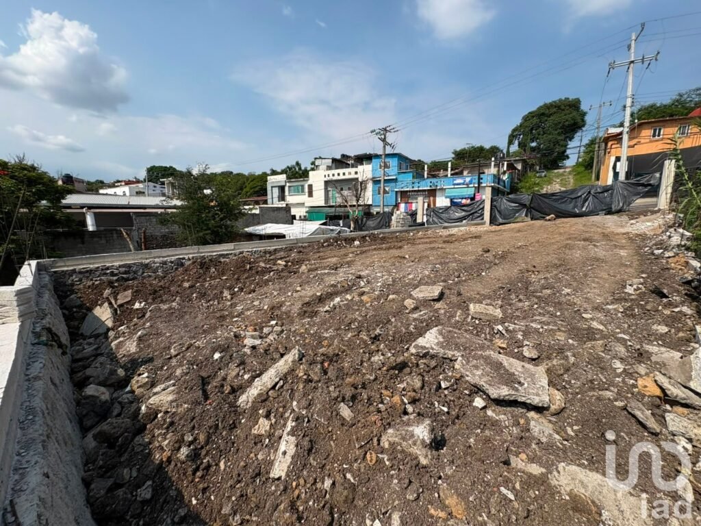 Venta Terreno Comercial col. 3 de Mayo, 764 m2, av. Zapata, frente a la Gasolineria.