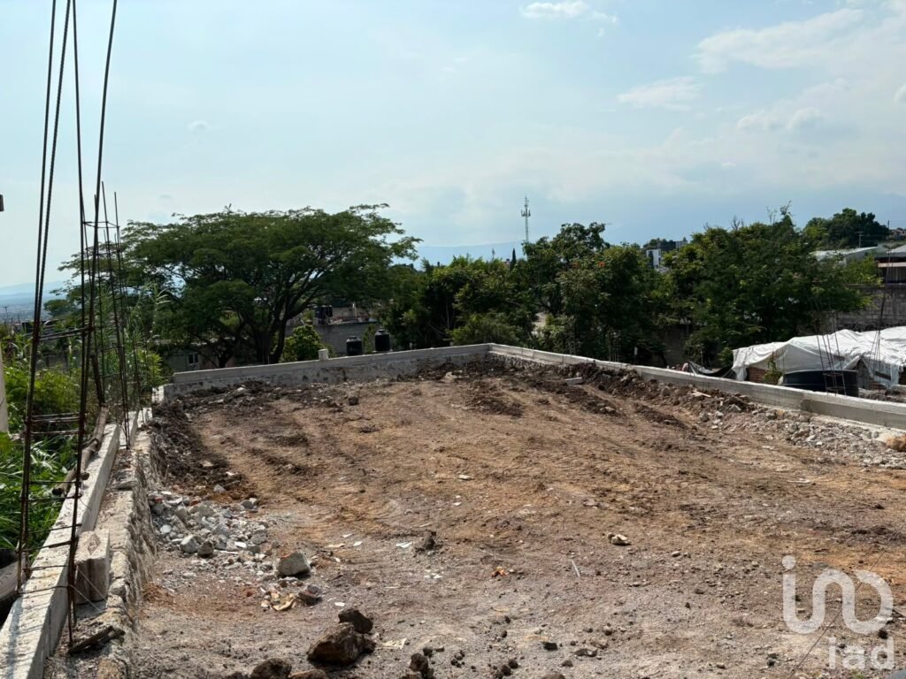 Venta Terreno Comercial col. 3 de Mayo, 764 m2, av. Zapata, frente a la Gasolineria.