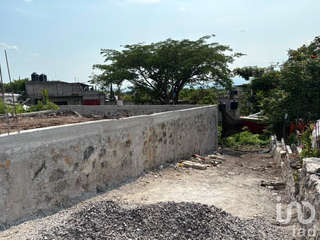 Venta Terreno Comercial col. 3 de Mayo, 764 m2, av. Zapata, frente a la Gasolineria.