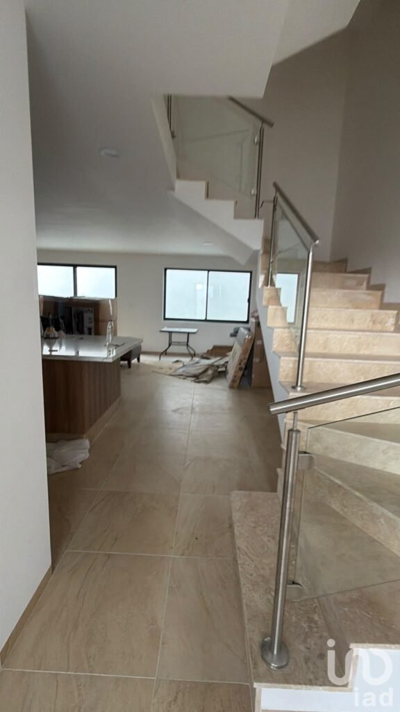 Renta de Casa con Roof Garden, Sala de TV, 3 Recámaras en Zibatá, Ideal para Familias