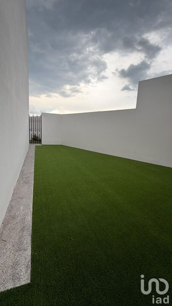 Renta de Casa con Roof Garden, Sala de TV, 3 Recámaras en Zibatá, Ideal para Familias