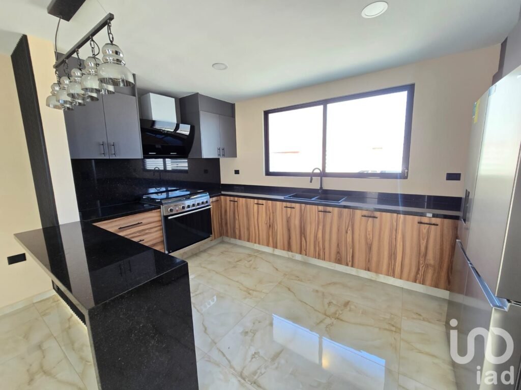CASA EN VENTA CON 3 HAB + 3.5 BAÑOS EN XIXITLA | SAN PEDRO CHOLULA