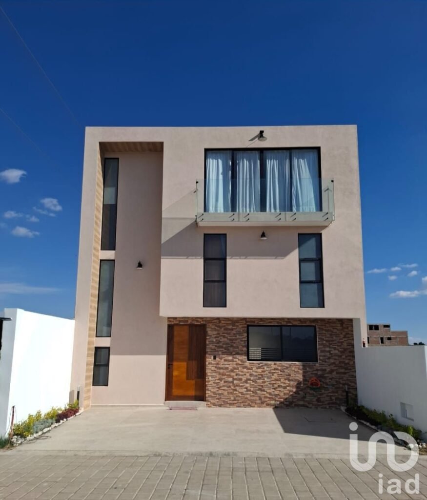CASA EN VENTA CON 3 HAB + 3.5 BAÑOS EN XIXITLA | SAN PEDRO CHOLULA