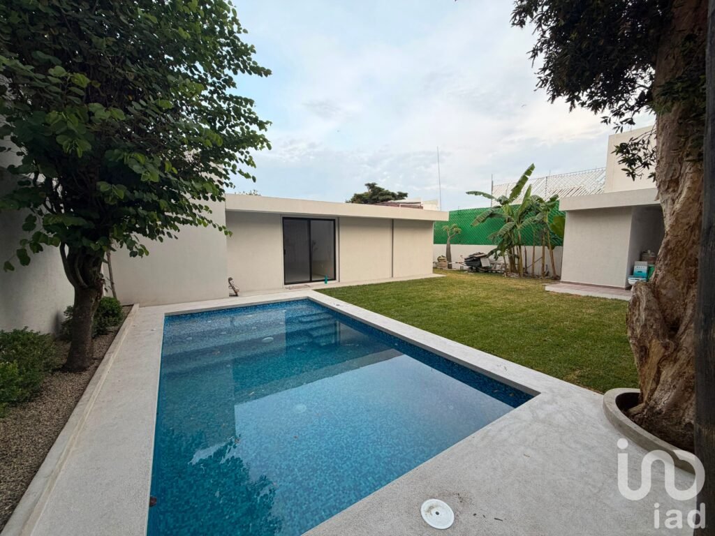 CASA DE UN NIVEL EN VENTA SUBIDA DEL CLUB (REFORMA).