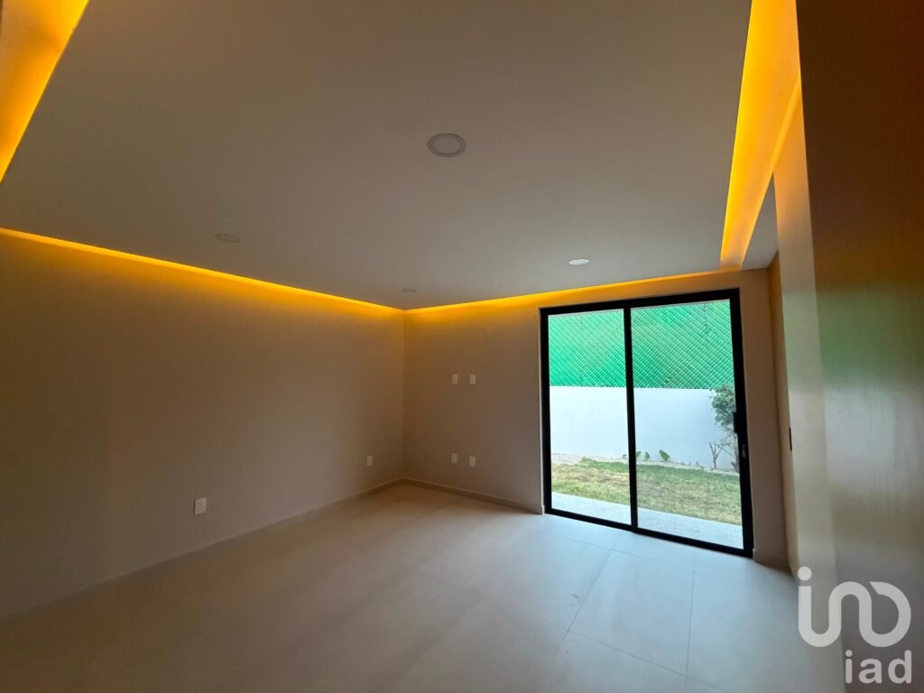 CASA DE UN NIVEL EN VENTA SUBIDA DEL CLUB (REFORMA).
