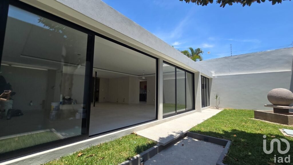 CASA DE UN NIVEL EN VENTA SUBIDA DEL CLUB (REFORMA).