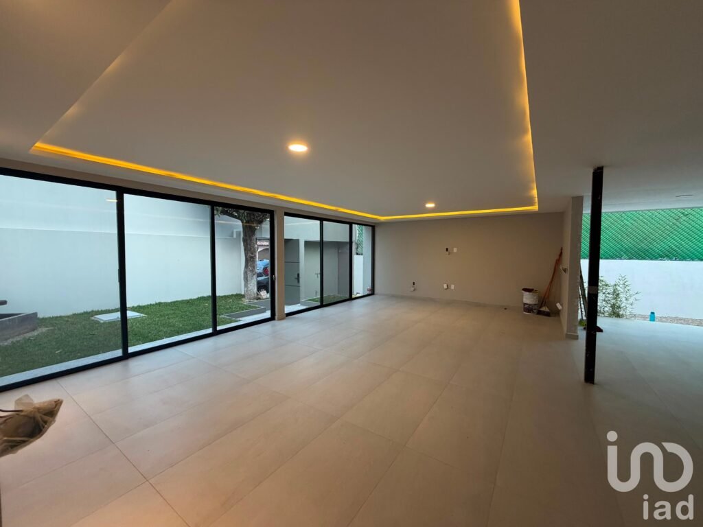 CASA DE UN NIVEL EN VENTA SUBIDA DEL CLUB (REFORMA).