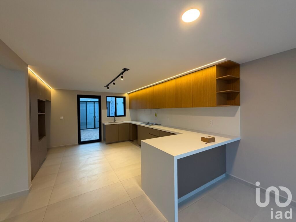 CASA DE UN NIVEL EN VENTA SUBIDA DEL CLUB (REFORMA).