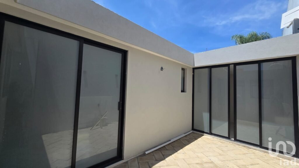 CASA DE UN NIVEL EN VENTA SUBIDA DEL CLUB (REFORMA).