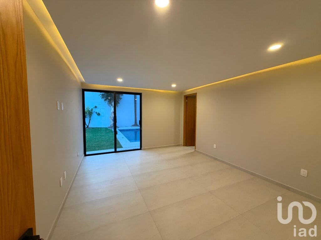CASA DE UN NIVEL EN VENTA SUBIDA DEL CLUB (REFORMA).