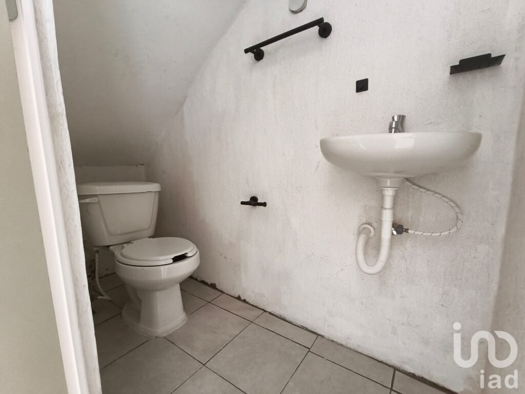 CASA EN VENTA CALLE PRIVADA CIRCUITO DIAMANTE FRACCIONAMIENTO VALLE DE LOS MOLINOS, ZAPOPAN,