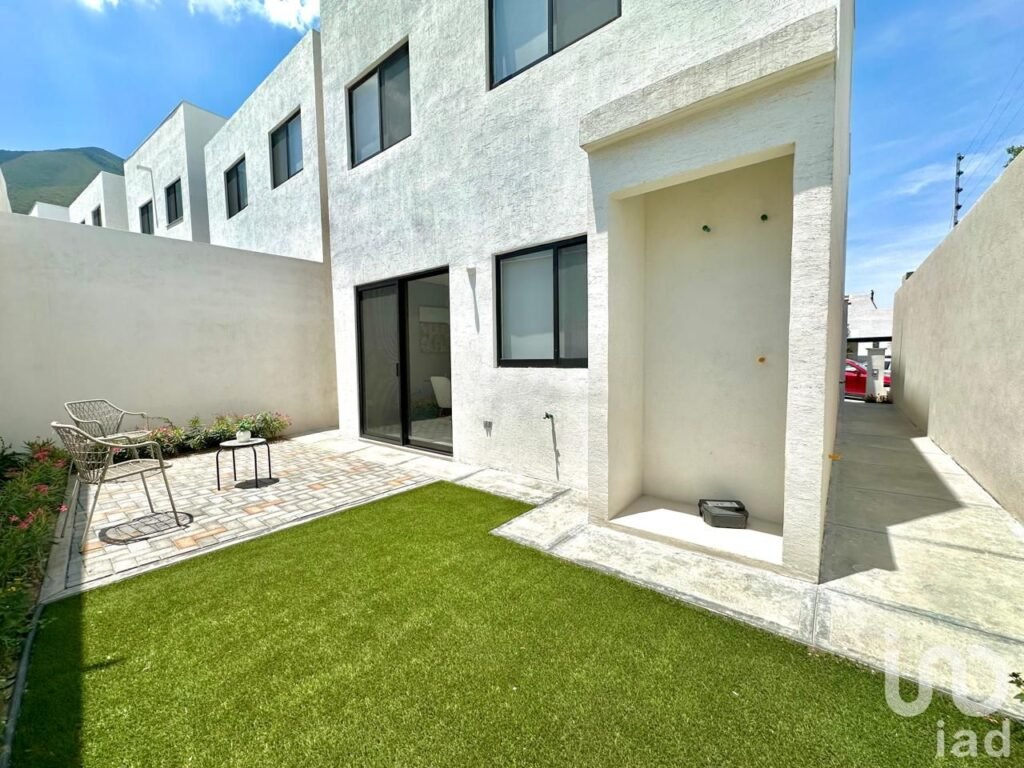 En Venta Residencia Exclusiva en Apodaca. Con Amenidades. Ideal Matrimonios Jóvenes $3,710,000