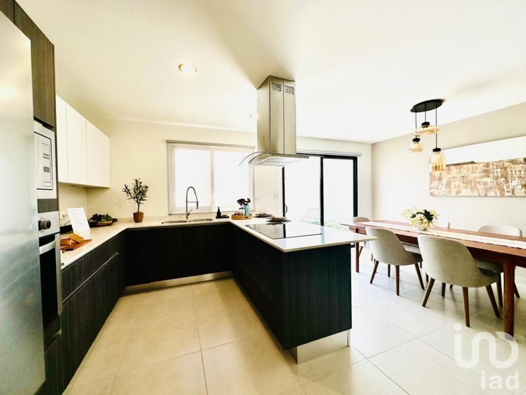 En Venta Residencia Exclusiva en Apodaca. Con Amenidades. Ideal Matrimonios Jóvenes $3,710,000