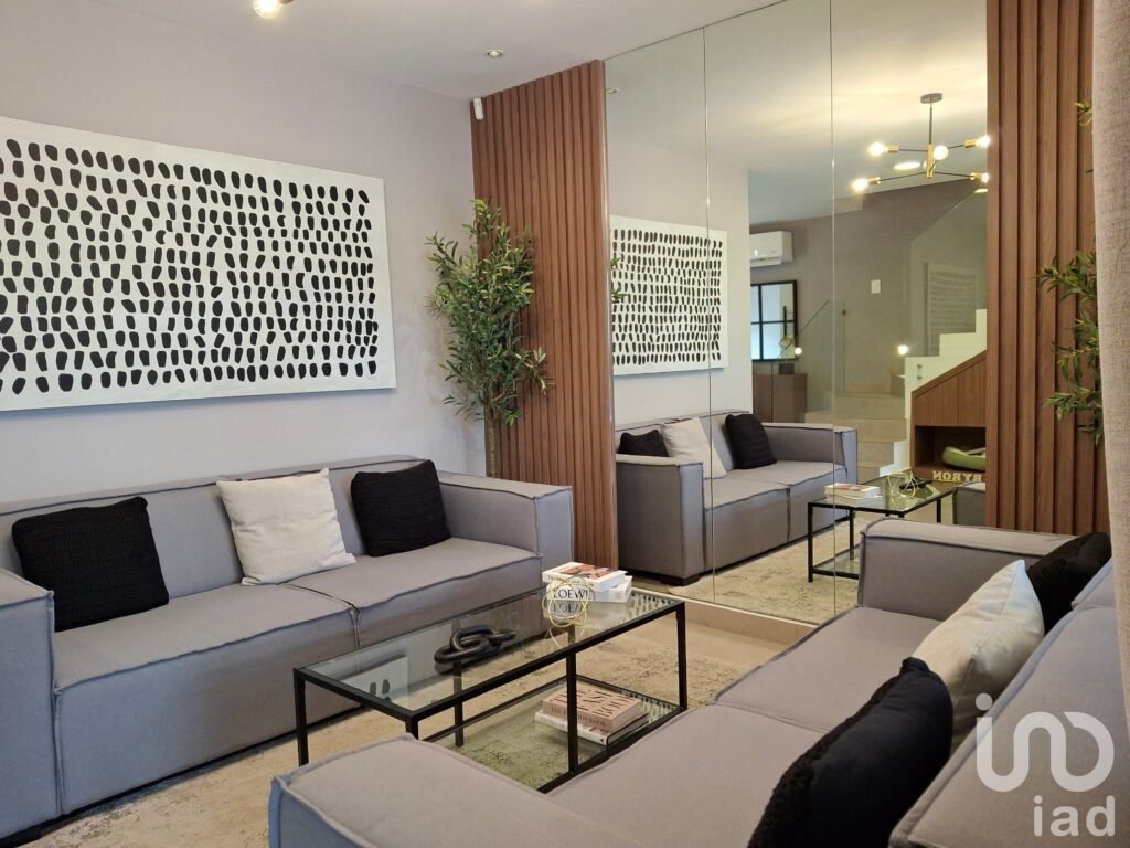 Casa Nueva en Venta en Cumbres García Zona Exclusiva y Residencial $4,046,000 Tres Niveles y Terraza