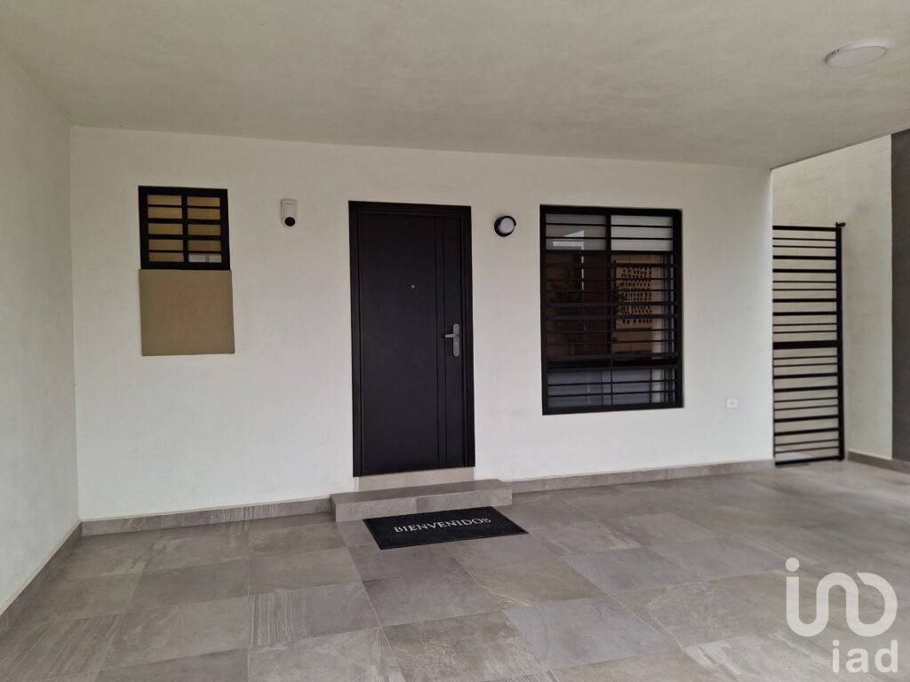 Casa Nueva en Venta en Cumbres García Zona Exclusiva y Residencial $4,046,000 Tres Niveles y Terraza