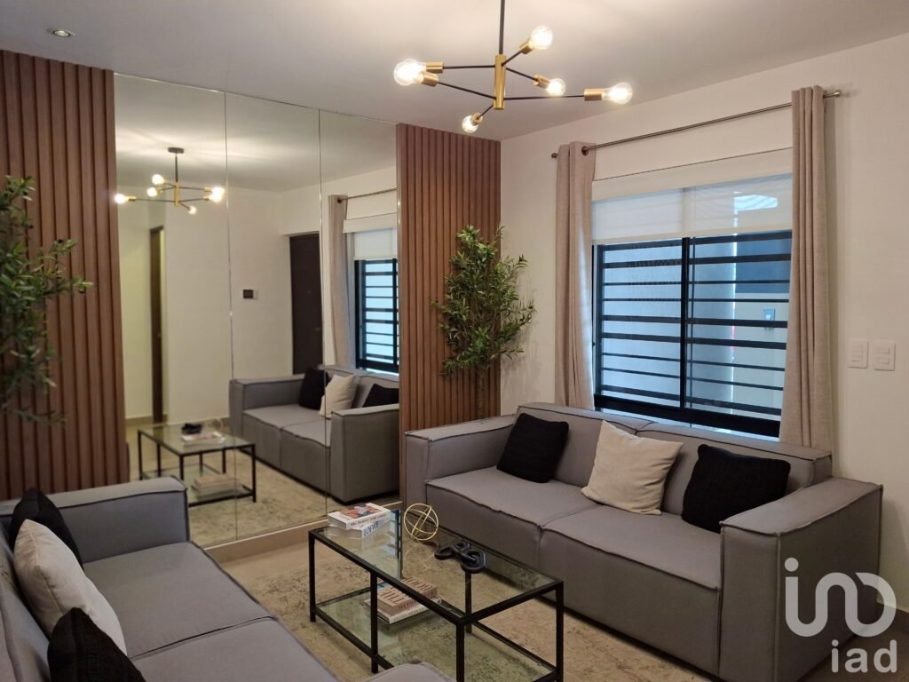 Casa Nueva en Venta en Cumbres García Zona Exclusiva y Residencial $4,046,000 Tres Niveles y Terraza