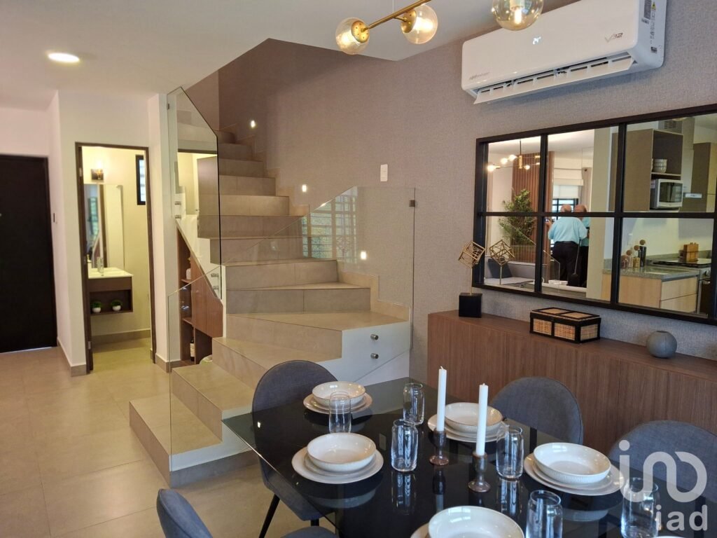 Casa Nueva en Venta en Cumbres García Zona Exclusiva y Residencial $4,046,000 Tres Niveles y Terraza