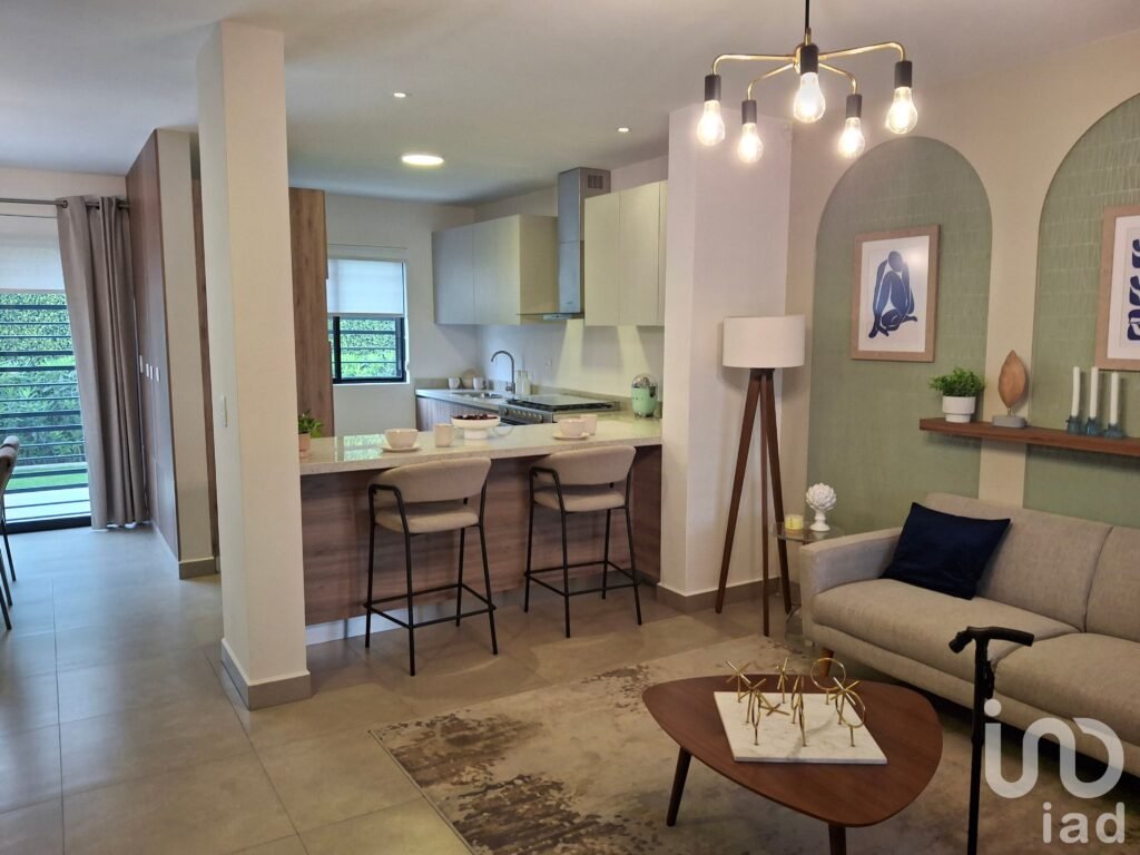 ¡Moderna Casa de 3 Niveles en Exclusivo Sector Residencial con Alberca y Seguridad! Cumbres García.