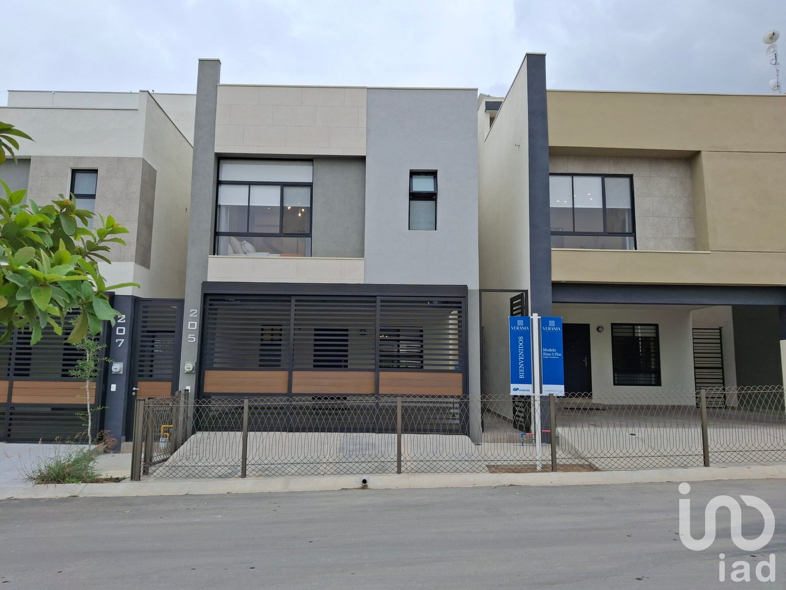 ¡Moderna Casa de 3 Niveles en Exclusivo Sector Residencial con Alberca y Seguridad! Cumbres García. ¡Moderna Casa de 3 Niveles en Exclusivo Sector Residencial con Alberca y Seguridad! Cumbres García.