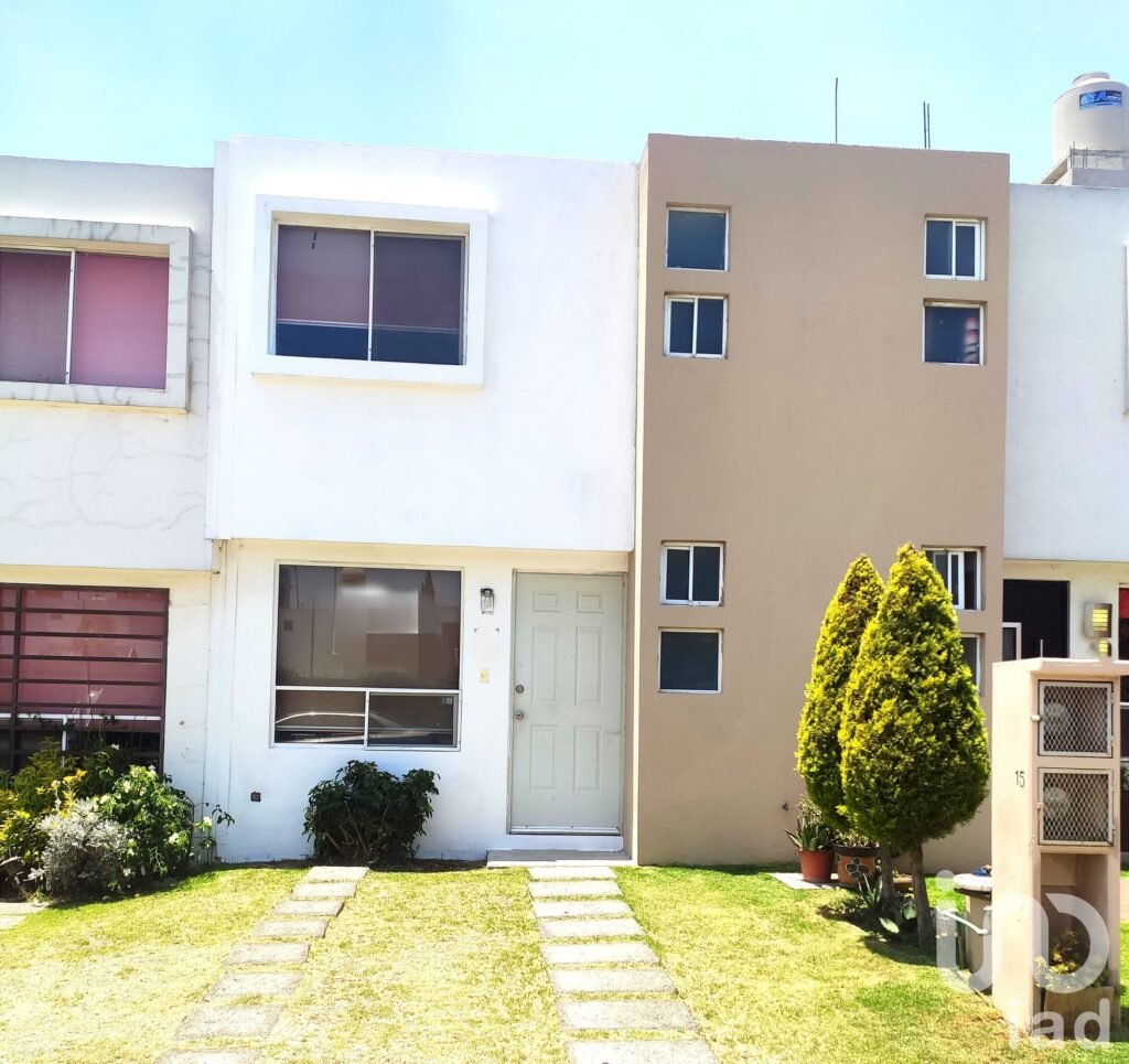EN RENTA CASA SEMIAMUEBLADA CON HAB PB, ZONA CUAUTLANCINGO, PUEBLA.