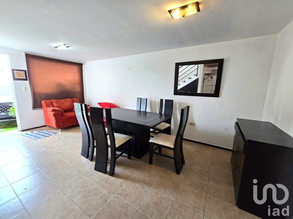 EN RENTA CASA SEMIAMUEBLADA CON HAB PB, ZONA CUAUTLANCINGO, PUEBLA.