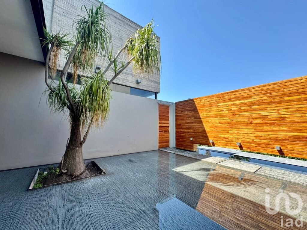 Casa en Venta y Renta en El Campanario Queretaro
