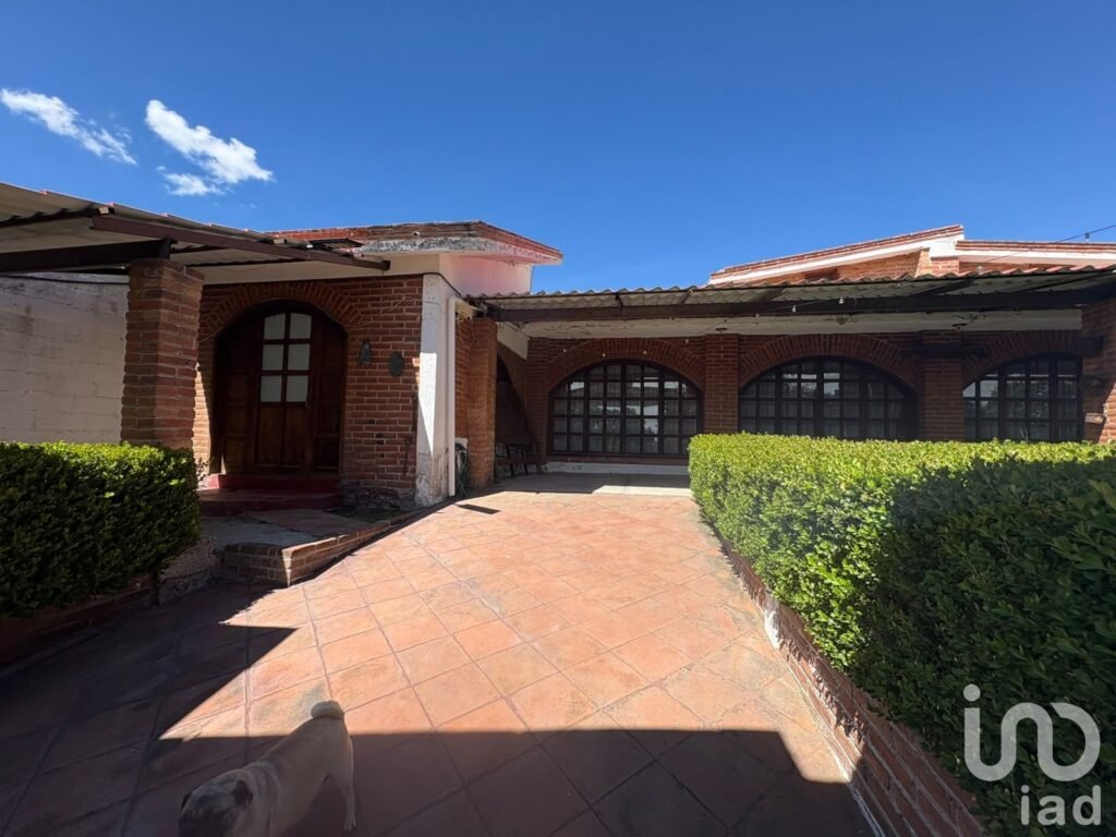 CASA EN VENTA EN CENTRO DE ZEMPOALA. HGO