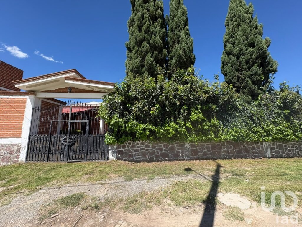 CASA EN VENTA EN CENTRO DE ZEMPOALA. HGO
